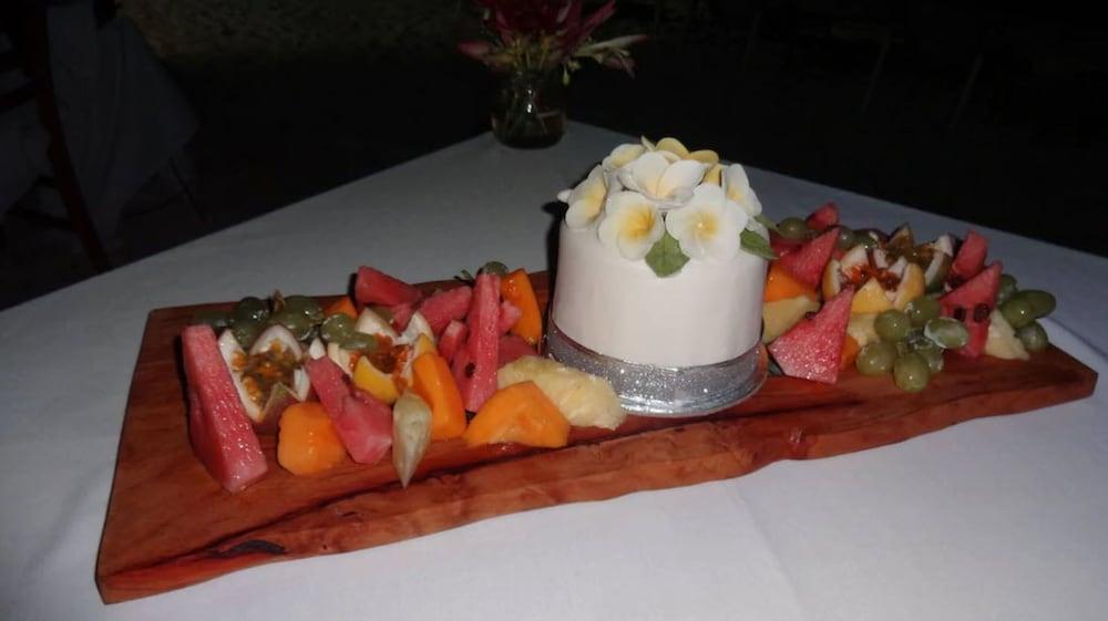 Breakas Beach Resort (Adults Only) Port Vila Bagian luar foto