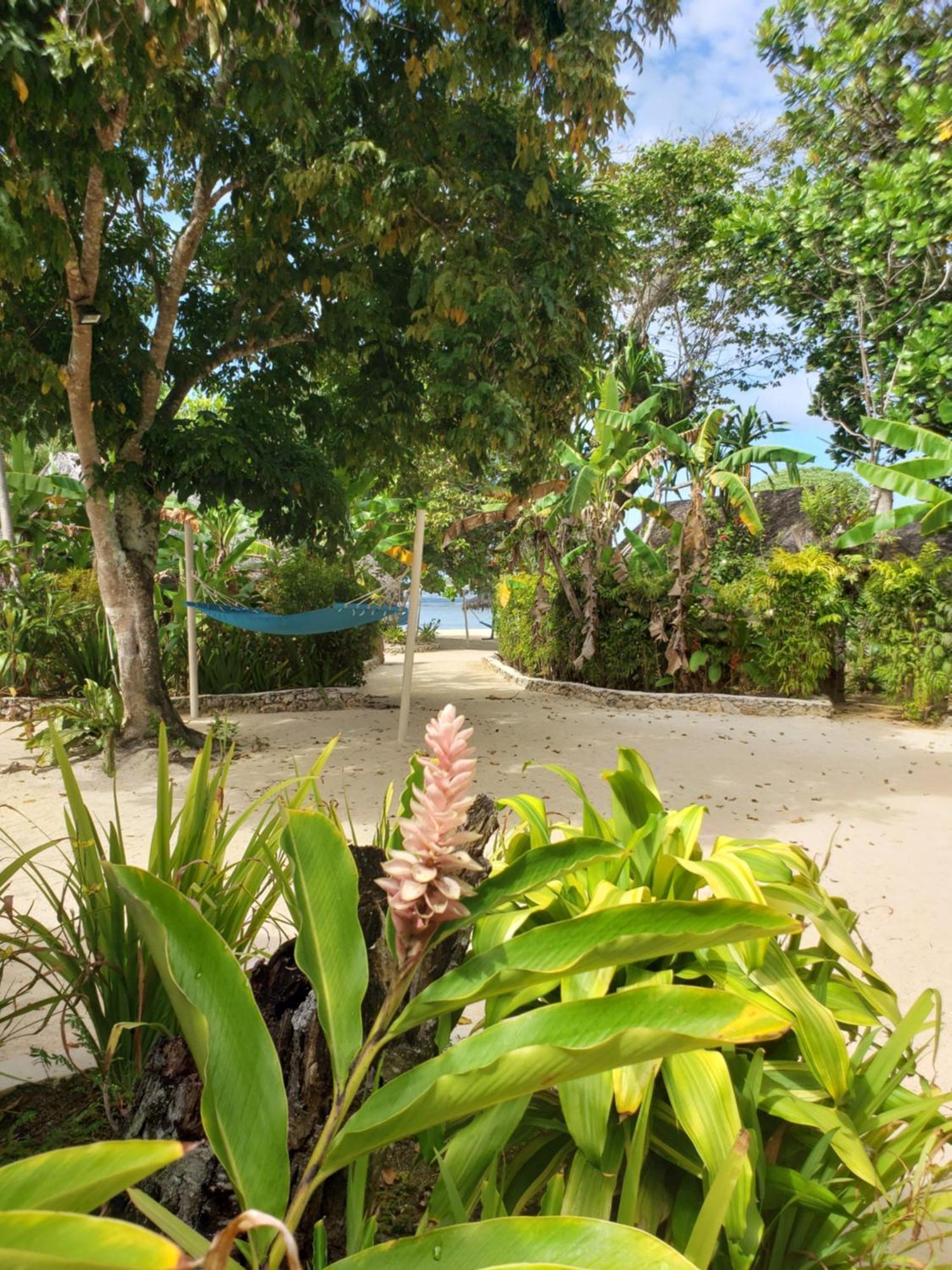 Breakas Beach Resort (Adults Only) Port Vila Bagian luar foto