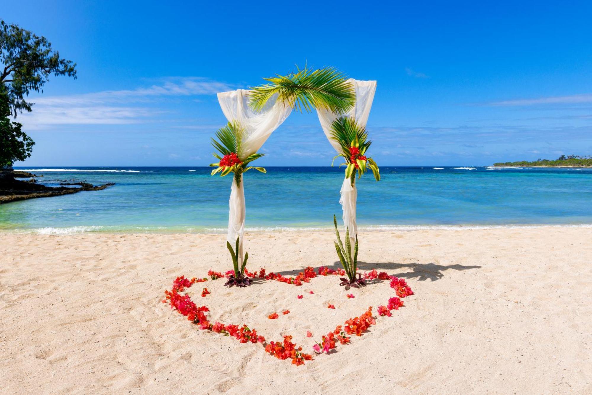 Breakas Beach Resort (Adults Only) Port Vila Bagian luar foto