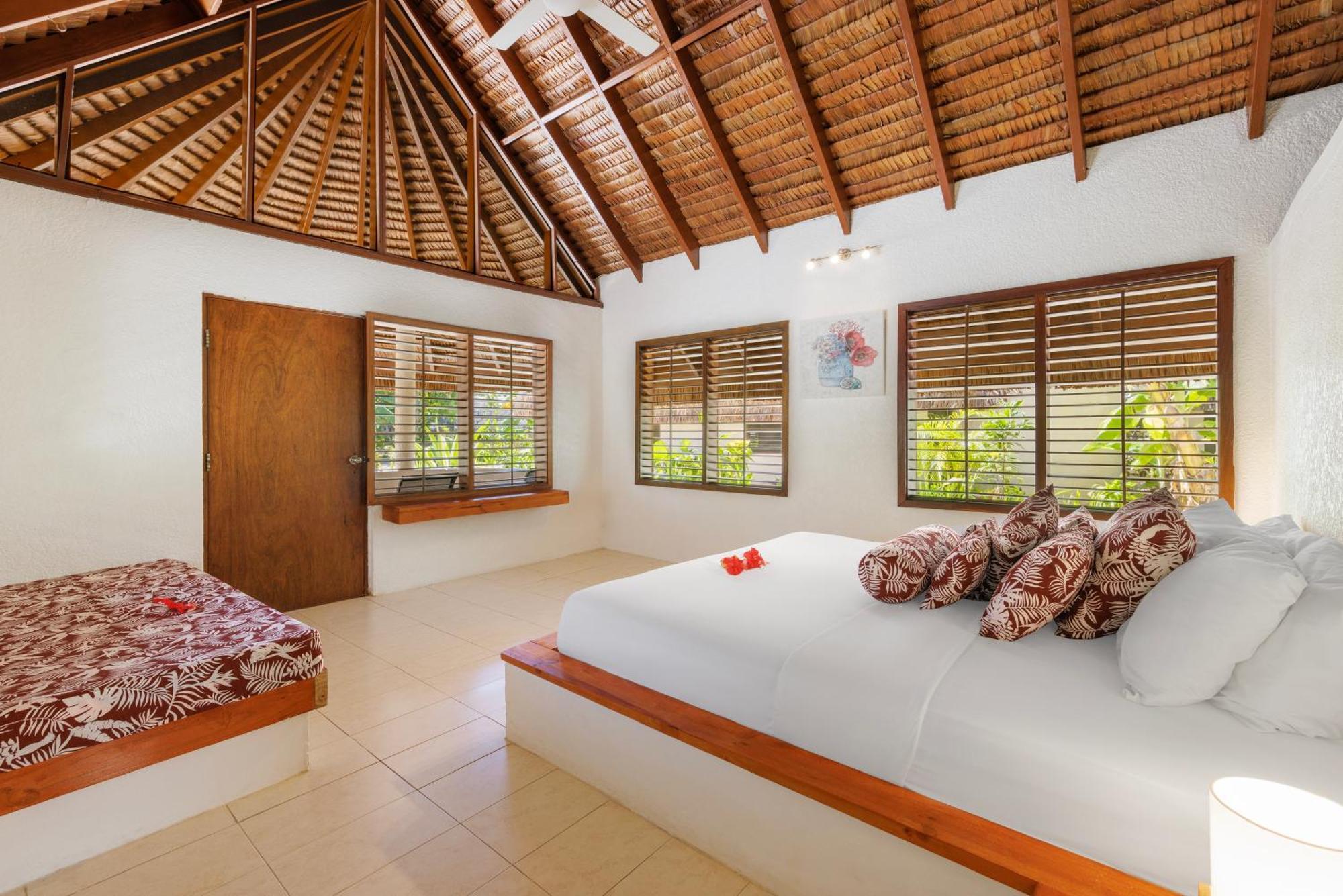 Breakas Beach Resort (Adults Only) Port Vila Bagian luar foto