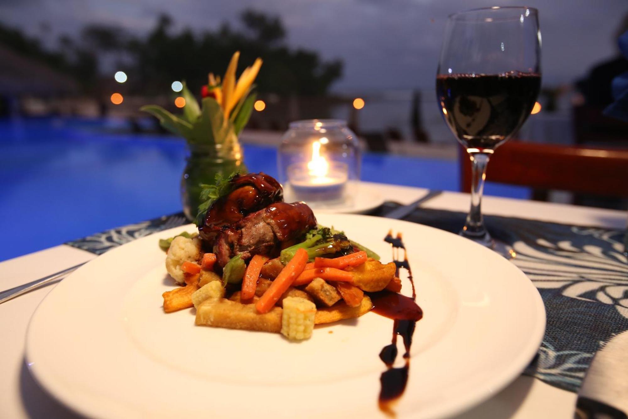 Breakas Beach Resort (Adults Only) Port Vila Bagian luar foto