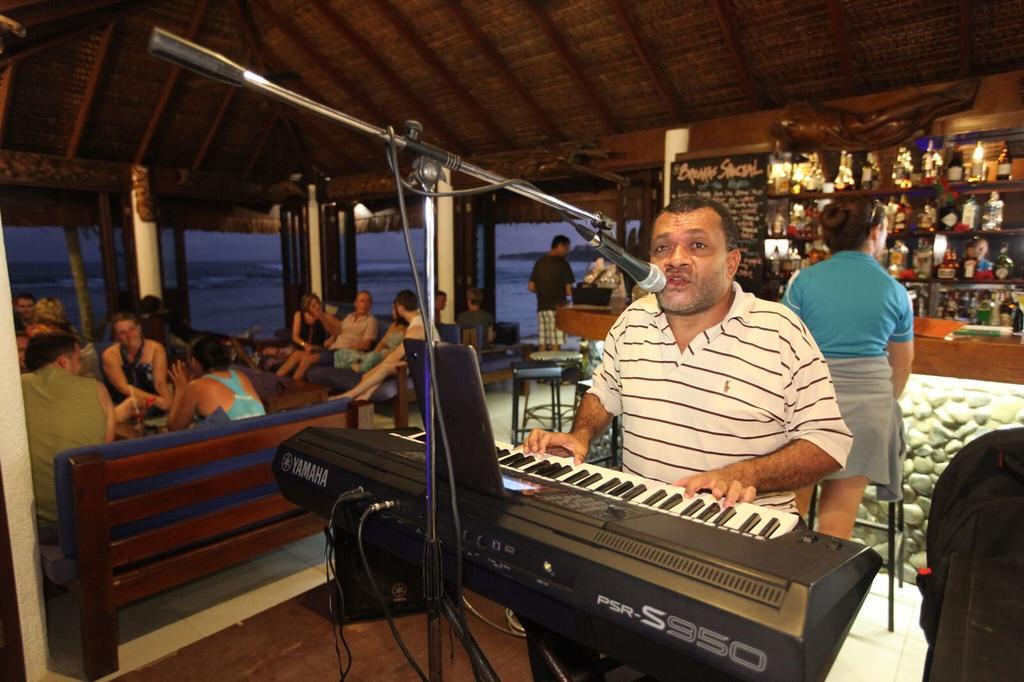 Breakas Beach Resort (Adults Only) Port Vila Bagian luar foto
