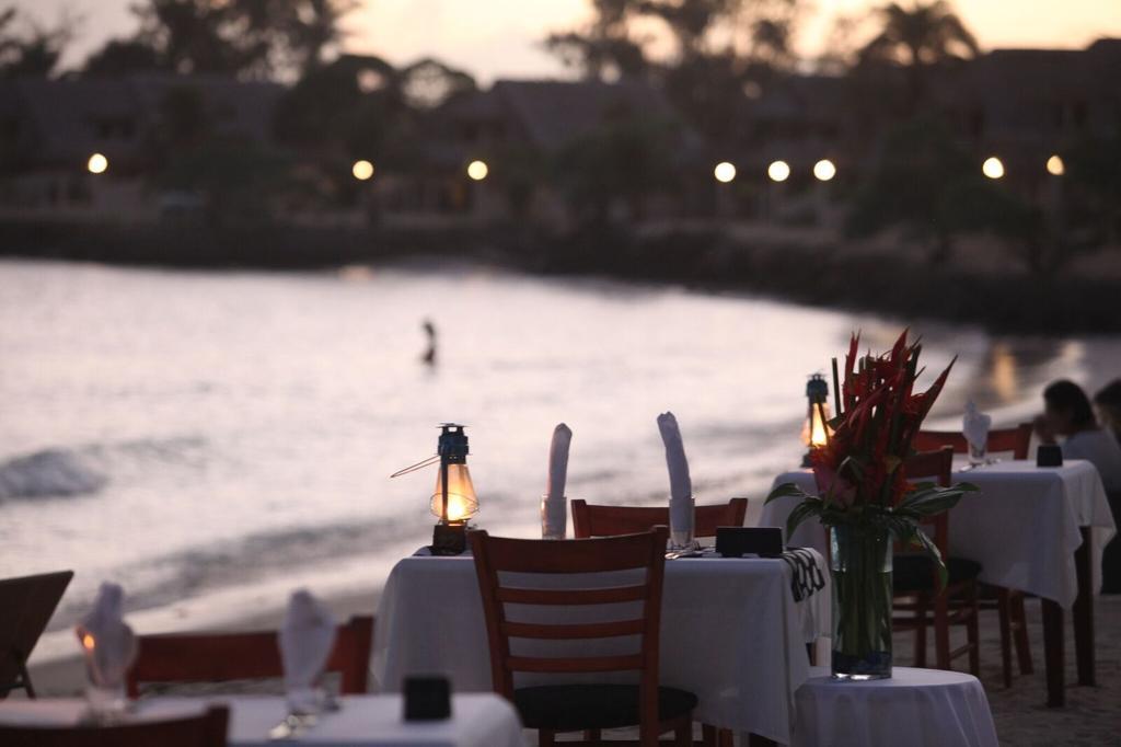 Breakas Beach Resort (Adults Only) Port Vila Bagian luar foto