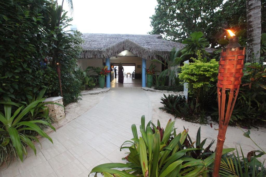 Breakas Beach Resort (Adults Only) Port Vila Bagian luar foto