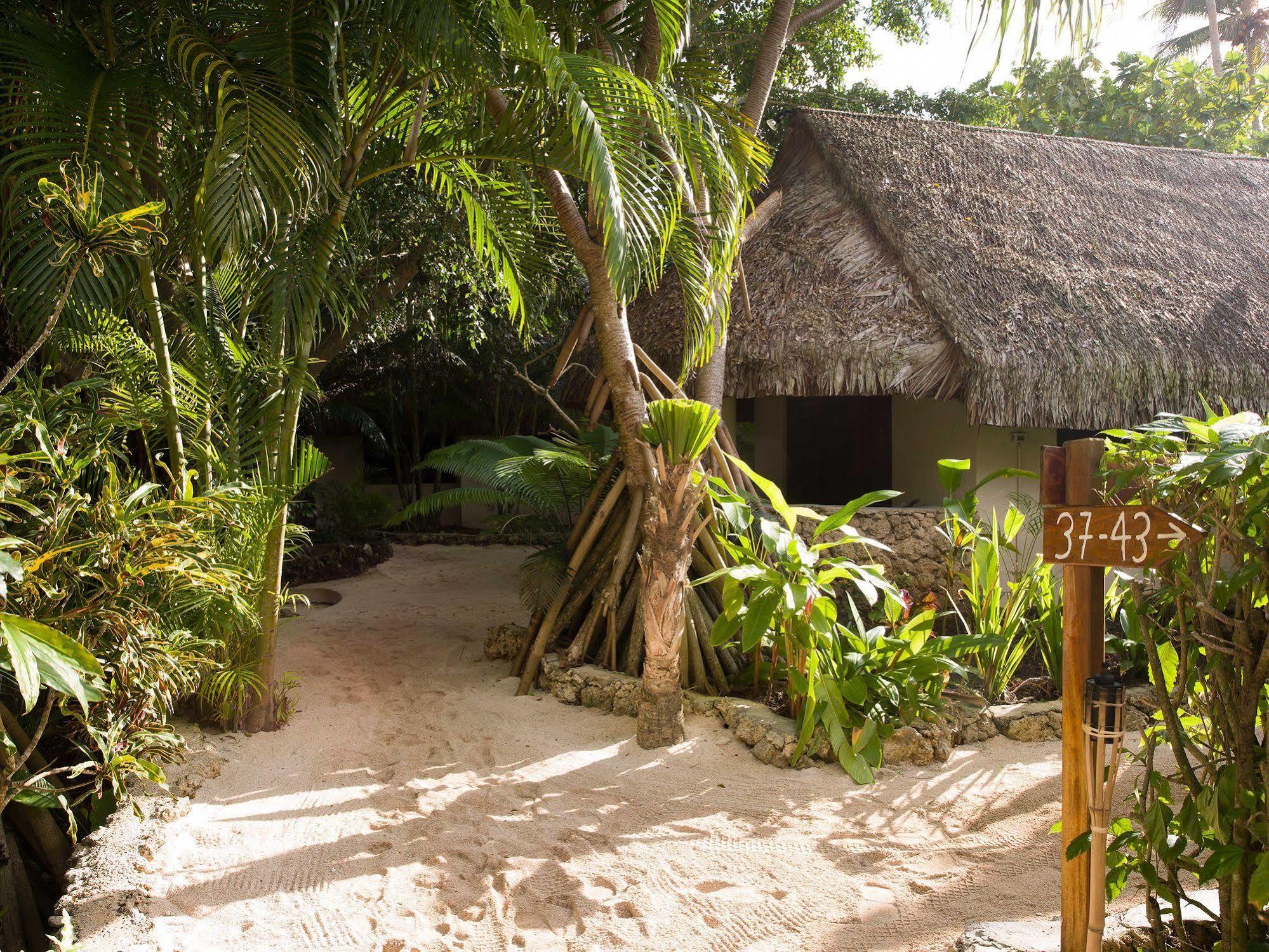 Breakas Beach Resort (Adults Only) Port Vila Bagian luar foto