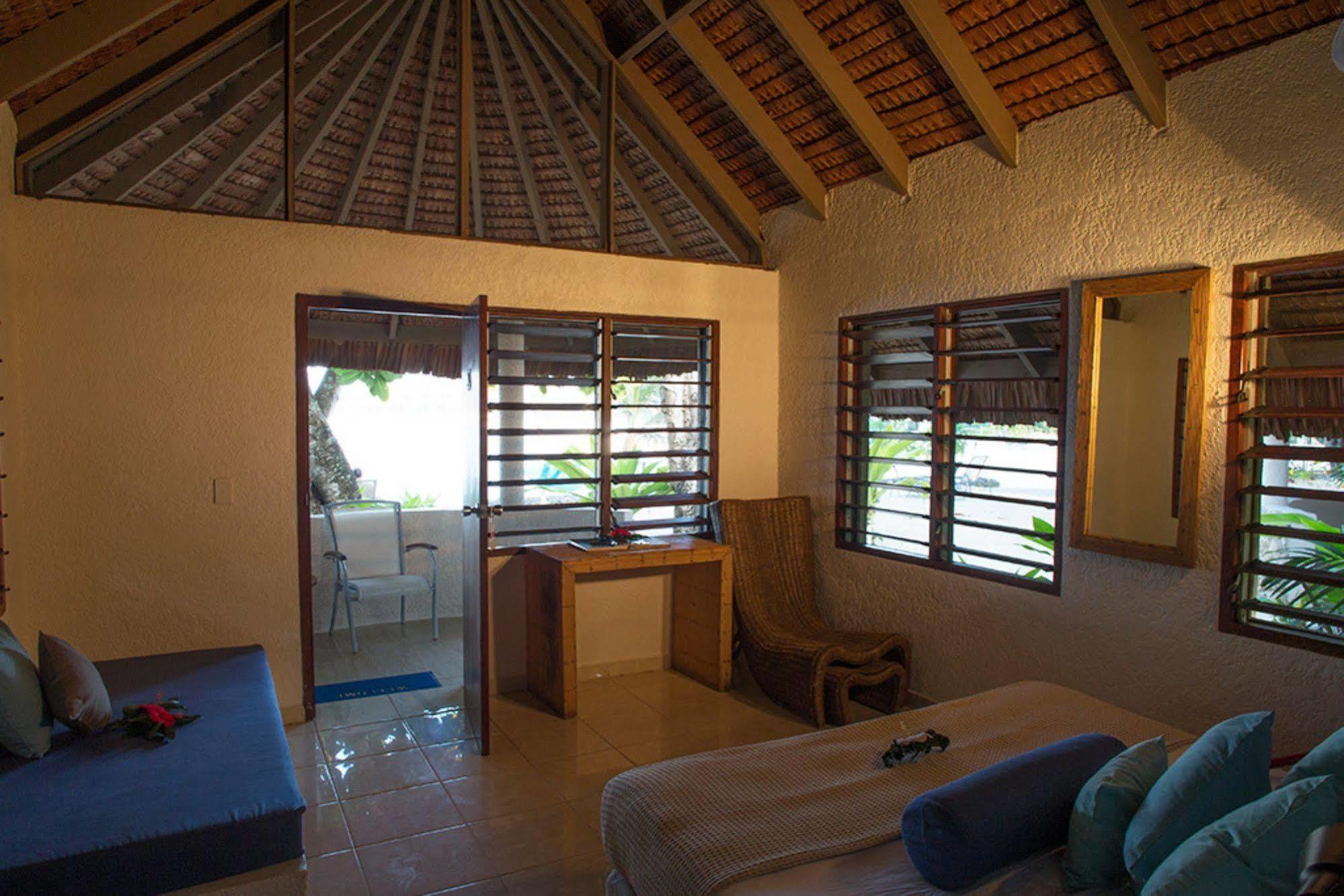 Breakas Beach Resort (Adults Only) Port Vila Bagian luar foto