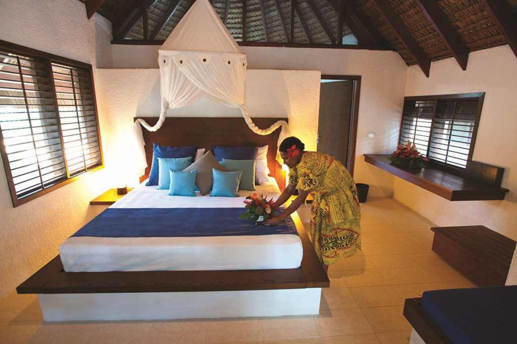Breakas Beach Resort (Adults Only) Port Vila Bagian luar foto