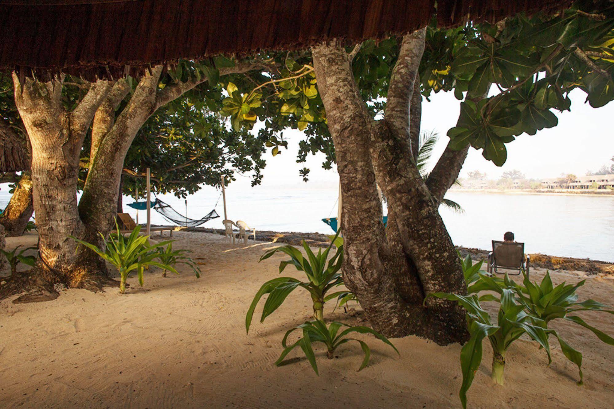 Breakas Beach Resort (Adults Only) Port Vila Bagian luar foto