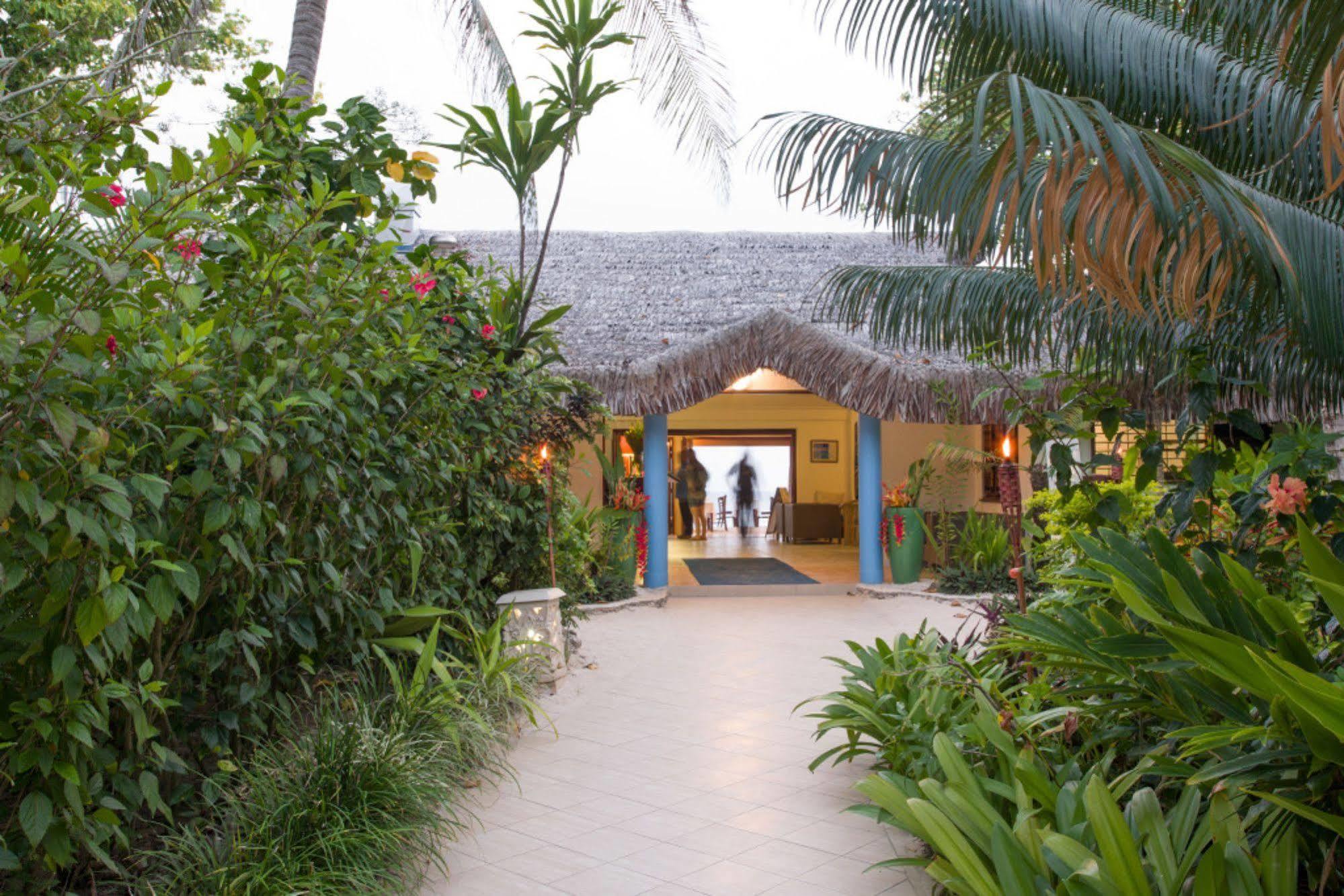 Breakas Beach Resort (Adults Only) Port Vila Bagian luar foto