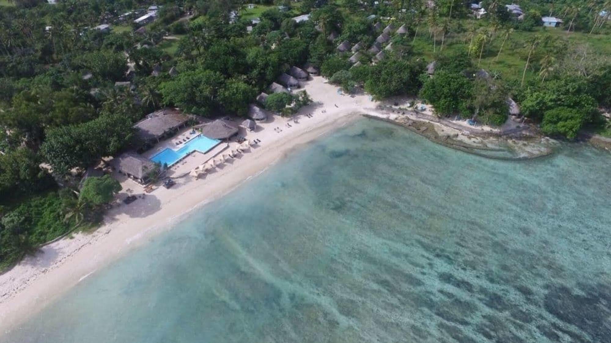 Breakas Beach Resort (Adults Only) Port Vila Bagian luar foto