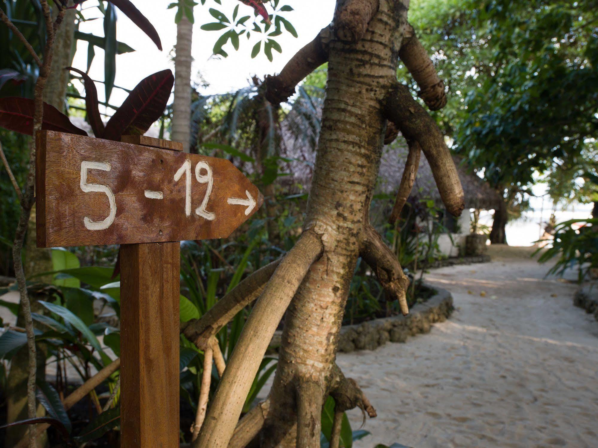 Breakas Beach Resort (Adults Only) Port Vila Bagian luar foto