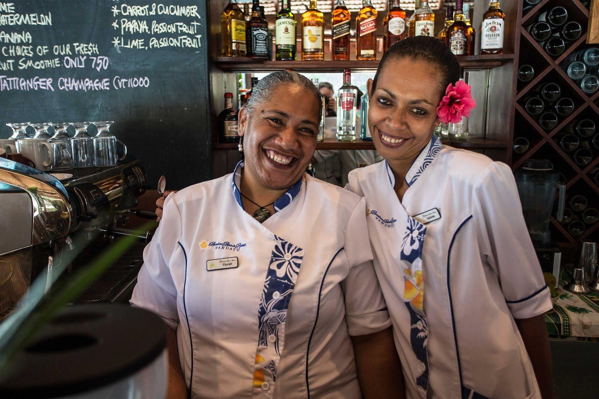Breakas Beach Resort (Adults Only) Port Vila Bagian luar foto