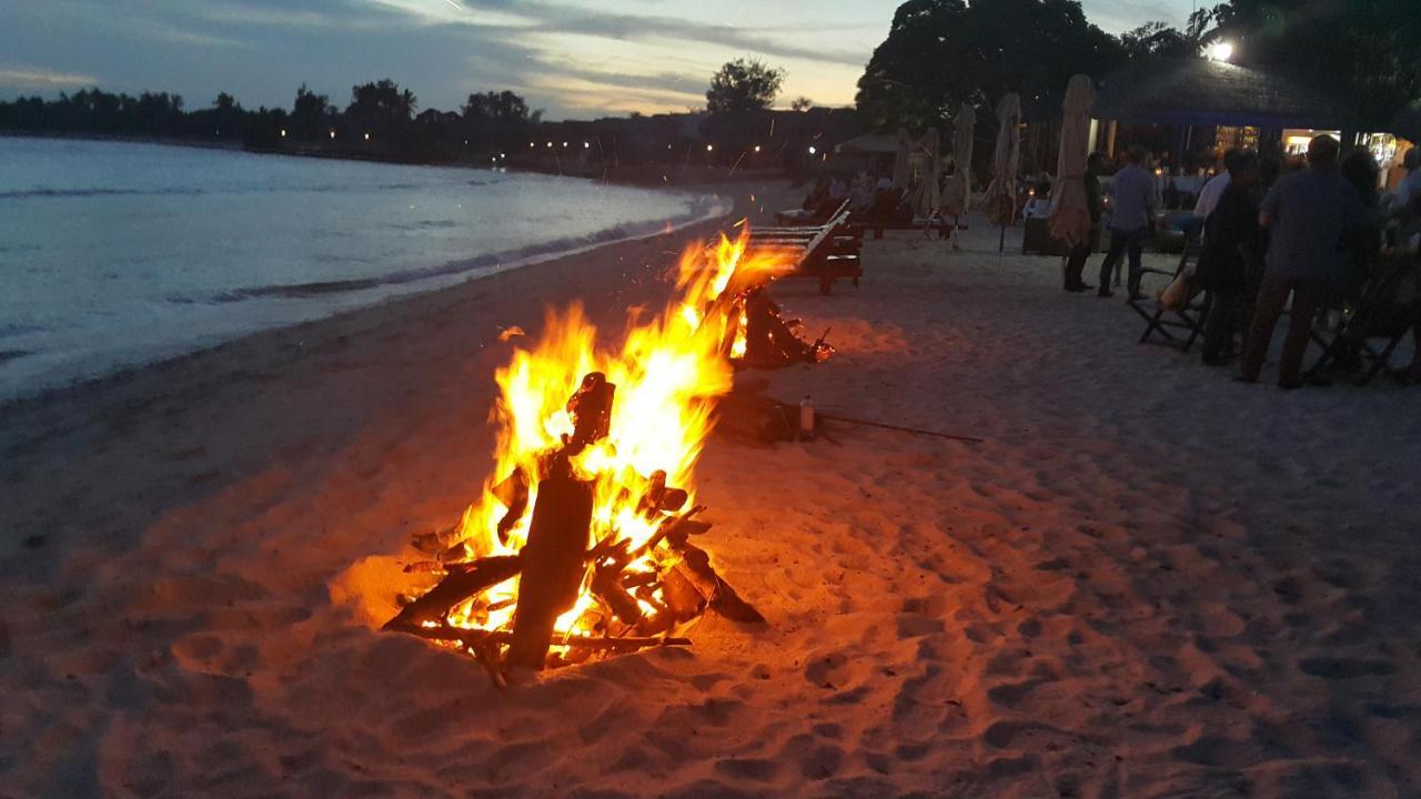 Breakas Beach Resort (Adults Only) Port Vila Bagian luar foto