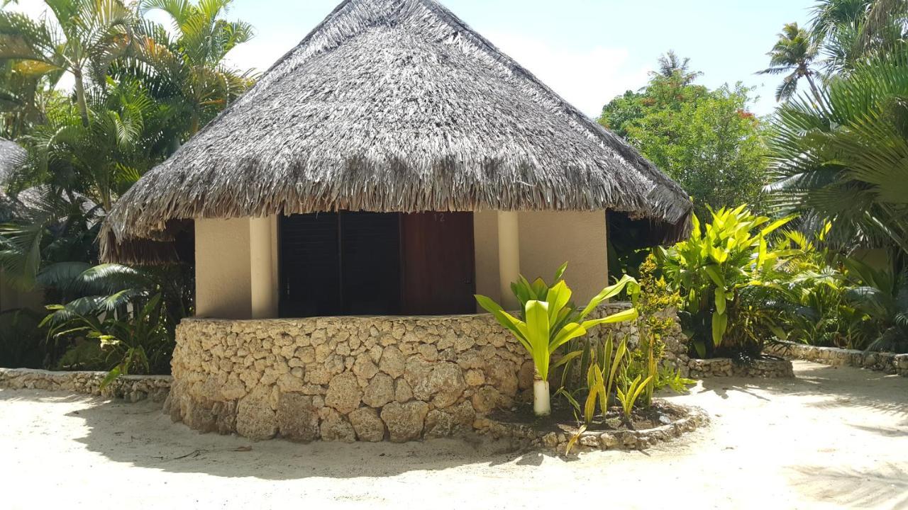 Breakas Beach Resort (Adults Only) Port Vila Bagian luar foto